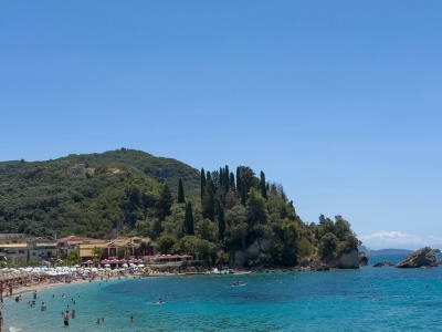 Coś atakuje turystów w kurortach. 