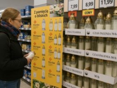 Ceny zniczy 2025: Lidl kontra Biedronka i Dino. Który sklep ma najtańsze znicze na 1 listopada