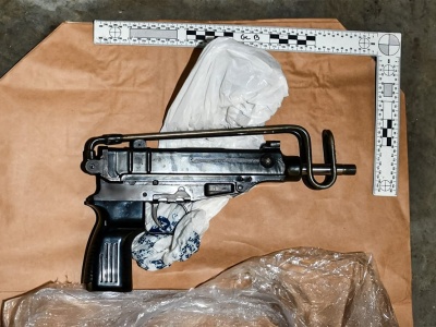 Rozbity gang napadający na nielegalne fabryki papierosów. Podawali się za policję