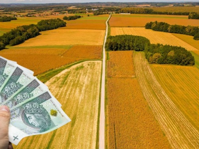Wypłaty z ARiMR 2025 – pieniądze już na kontach rolników