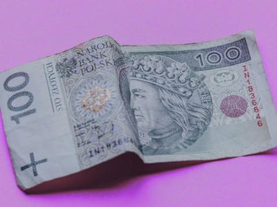 Inflacja w Polsce spada czwarty miesiąc z rzędu. RPP ma pole do cięć