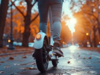 Mocny kandydat? Hulajnoga AUSOM L1 ABE śmiało wchodzi na rynek