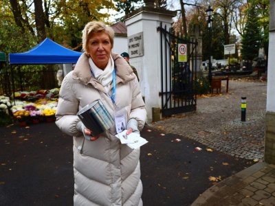 Datki serca ratują zabytkowe nagrobki przy ul. Lipowej.  Kolejna „Kwesta Listopadowa” na lubelskich nekropoliach rozpoczęta.