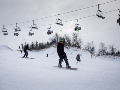 Wsiadasz do pędzącej maszyny. Na 
