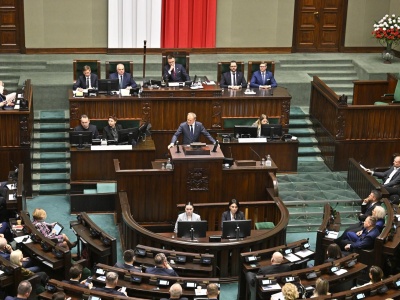 Nowy sondaż: KO na prowadzeniu! PiS traci poparcie