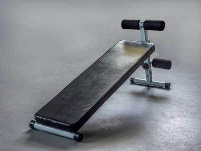 Ławka do ćwiczeń - 5 skutecznych ćwiczeń, które zrobisz w domu