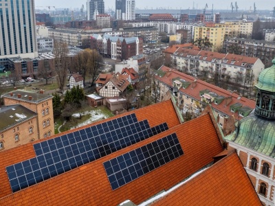 Ksiądz zamontował panele na zabytkowym kościele. Teraz musi je zdjąć