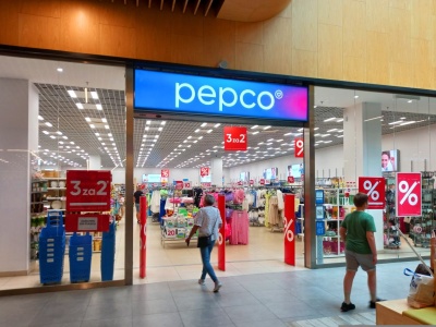 Miękki, a jaki cieplutki - kultowy koc zimowy pojawił się w Pepco za 25 zł