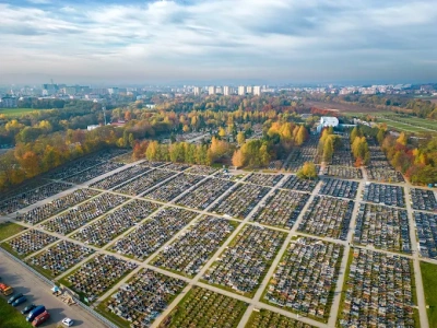 Dziś w Krakowie cmentarze otwarte całą dobę