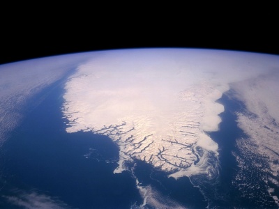 Grenlandia zmienia kształt i dryfuje. Naukowcy są zdziwieni tempem tego zjawiska