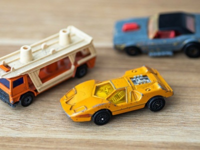 Te zabawkowe auta dziś są na wagę złota. Lepiej przeszukaj stare pudła, kolekcjonerzy płacą krocie