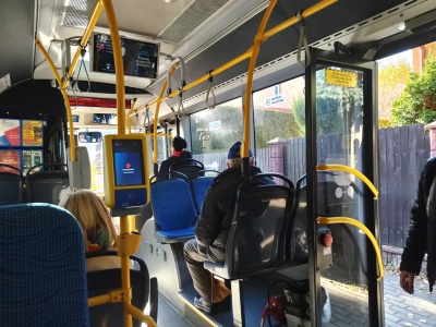 Miejskie autobusy usprawniają komunikację przy cmentarzach