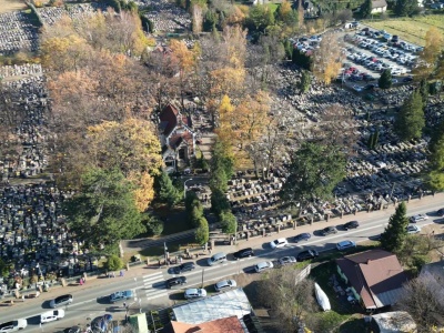 Tłumy i korki przy cmentarzach w dniu Wszystkich Świętych