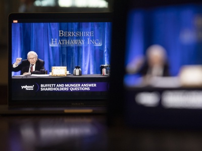 Berkshire Hathaway z solidnym zyskiem i górą gotówki