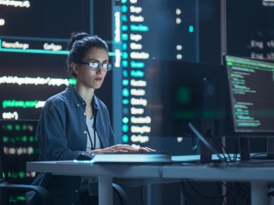 Nie tylko luka płacowa. Transformacja cyfrowa zostawia kobiety w tyle