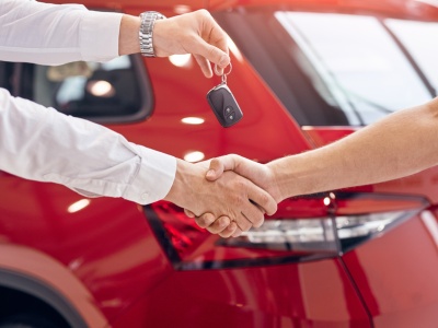 Nowe auto z salonu, pierwszy tydzień: jak wygląda „dobry” zestaw kluczy (Katowice)