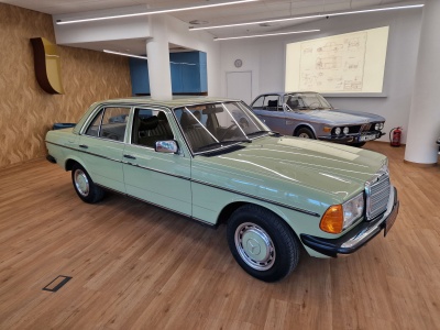 Mercedes 200 W123 1978 – 78000 PLN – Warszawa