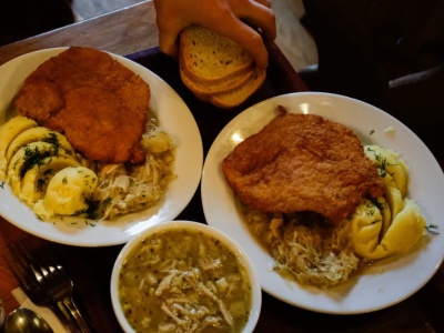 Kotlety schabowe mojej babci to majstersztyk. Zawsze robi z nimi jedną rzecz