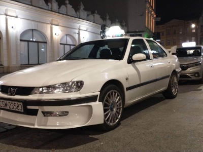 Peugeot 406 Taxi z Marsylii w Bydgoszczy – panika na postoju! Felieton