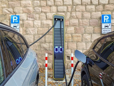 Pojazdy elektryczne generują więcej emisji niż benzynowe? Zaskakujące dane