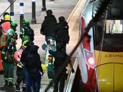 Atak nożownika w pociągu do Londynu. 9 osób rannych