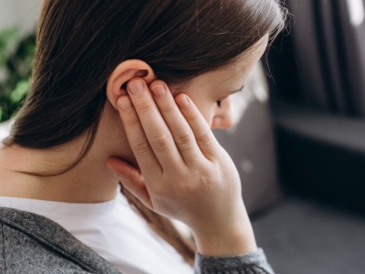 Masz szumy uszne? To może być brak tej jednej witaminy