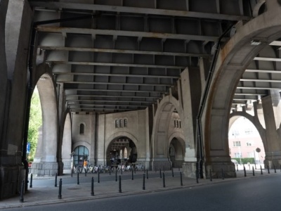 Od poniedziałku zmiany pod mostem Poniatowskiego. Drogowcy zamkną dwa pasy