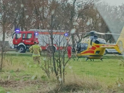 Wypadek w Bezwoli. Droga krajowa nr 63 zablokowana po zderzeniu auta z motocyklem