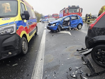Wypadek dwóch samochodów na DK 15 pod Strzelnem. Trzy osoby zostały ranne