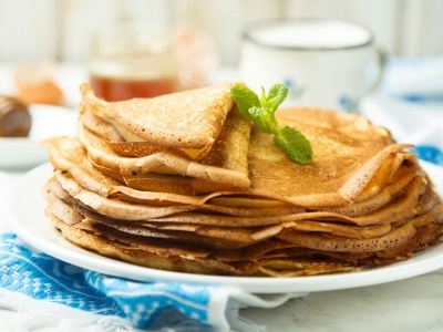 Naleśniki z odżywką białkową – 4 przepisy na fit naleśniki