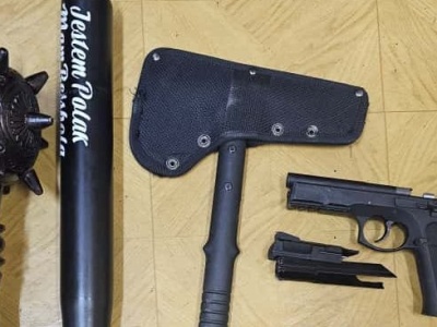 42-latek z Elbląga groził znajomej i ostrzelał z broni pneumatycznej okna jej mieszkania