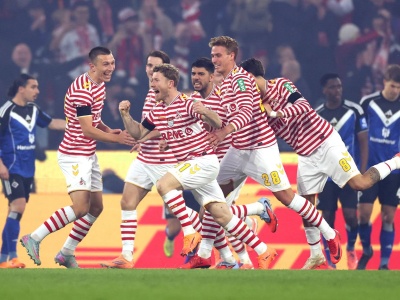 Gol i asysta Kamińskiego w Bundeslidze. Grabara wpuścił trzy bramki