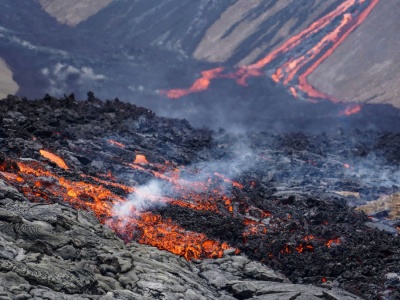 Niewiarygodne odkrycie MIT. Skały z czasów, gdy świat był kulą magmy