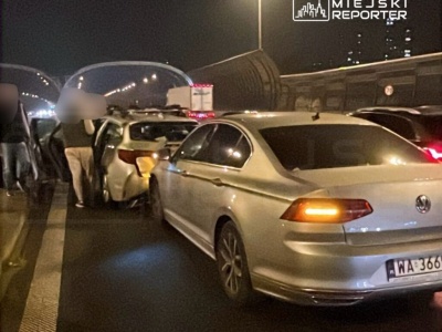 Wypadek na moście Grota-Roweckiego. Jedna osoba trafiła do szpitala