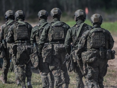 Zapytano o obowiązkową służbę wojskową. Zmiana nastrojów, jest sondaż