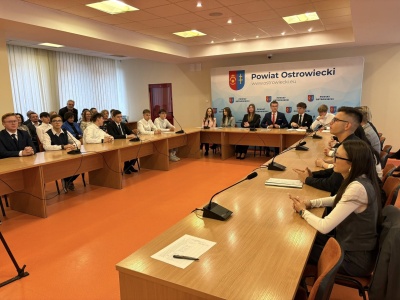 Młodzieżowa Rada Powiatu już działa. Jej członkowie mają konkretną wizję na rozwój powiatu ostrowieckiego