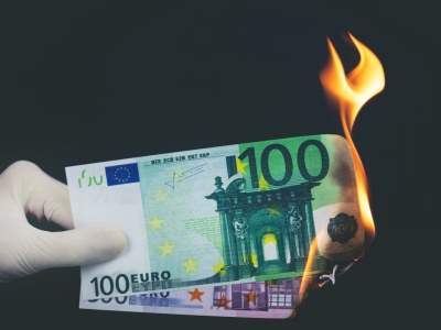 Euro w opałach! EBC mówi o stabilności, a rynek szykuje się na spadki