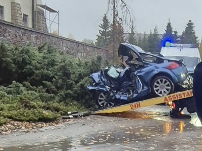 Rozpędzone auto uderzyło w mur. Kierowca zginął na miejscu. Czaniec