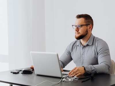 Rynek pracy w Olsztynie 2025: branże, które warto rozważyć