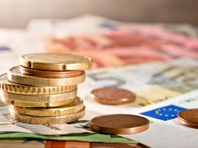 Dolar nabiera siły. Kurs euro bez istotnych zmian. Złoty gotowy na RPP i rating Polski