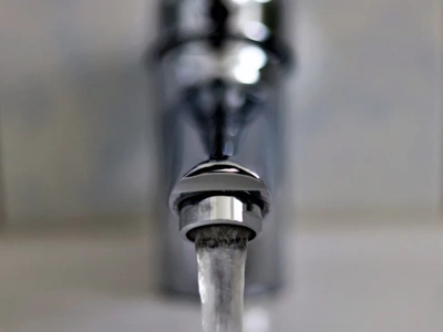 Mieszkańcy bez wody. Awaria sieci wodociągowej pod Ciechanowem