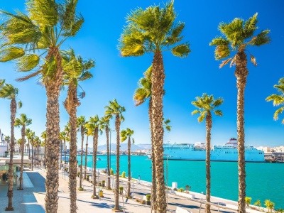 Ciepłe kierunki na listopad. Gdzie polecieć w Europie, by złapać trochę słońca?