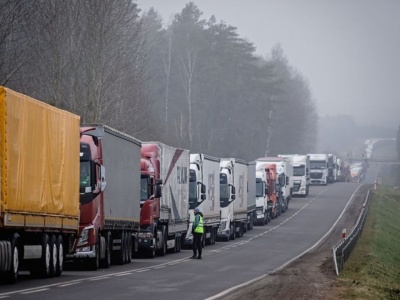 Odpowiedź na zamknięcie granic. Łukaszenka zakazał poruszania się po Białorusi ciężarówek zarejestrowanych w Polsce i na Litwie