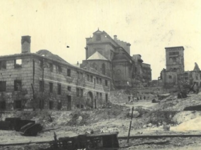 Historycy odkryli prawie 3000 nieznanych fotografii zniszczonej Warszawy