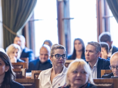 Radny zostaje, pytania również. Sprawa Bartłomieja Kocurka wraca do wojewody