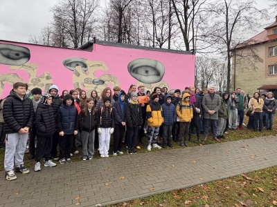Przy stadionie lekkoatletycznym pojawił się mural Marcina Jedlikowskiego. To efekt wspólnego projektu z BWA Ostrowiec