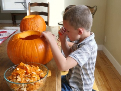 Dzień Dyni, Drzewa i Makaronu... Przedszkole uczy przez zabawę, a rodzice mają dość