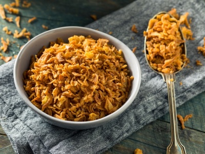 Prażona cebula - chrupiąca i sucha. Lepsza niż w popularnych hot dogach z sieciówki