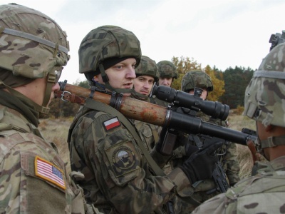 Coraz mniej Polaków popiera obowiązkową służbę wojskową