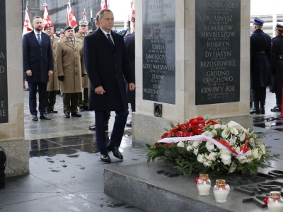 Prezydent, marszałek Senatu, szef MON: polska armia musi być silna, by nie przybywało tablic przy GNŻ +